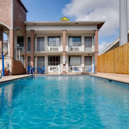 Super 8 By Wyndham San Antonio Pearl District Downtown Motel